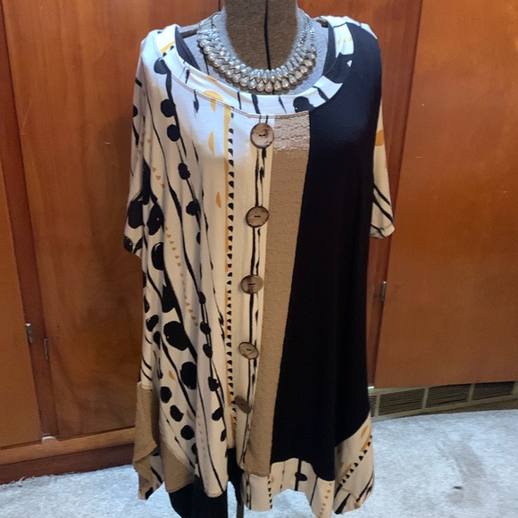 Gorgeous top for the holidays!!!! - Picture 1 of 6